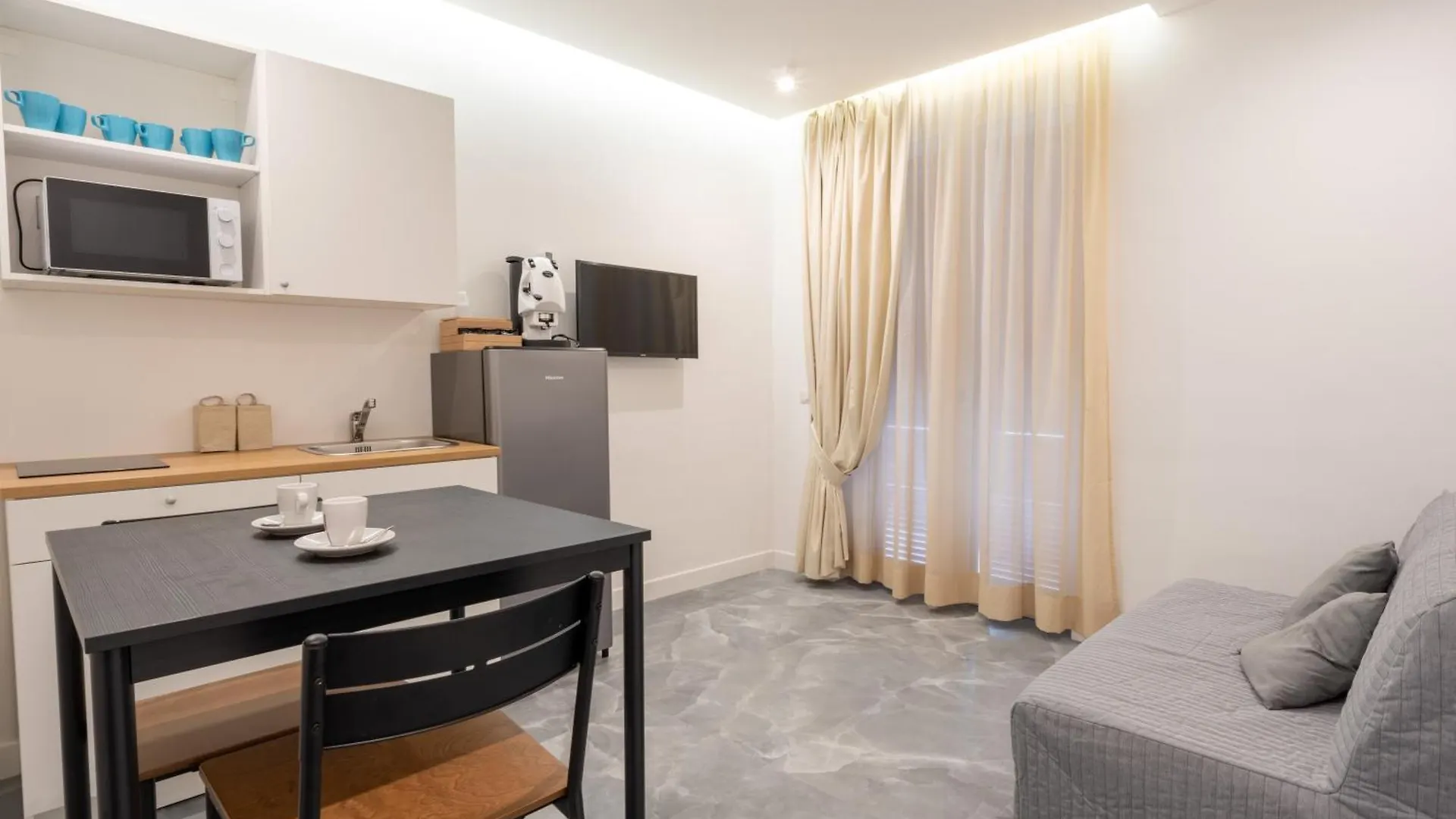 La Maison Di Tina Naples Italy