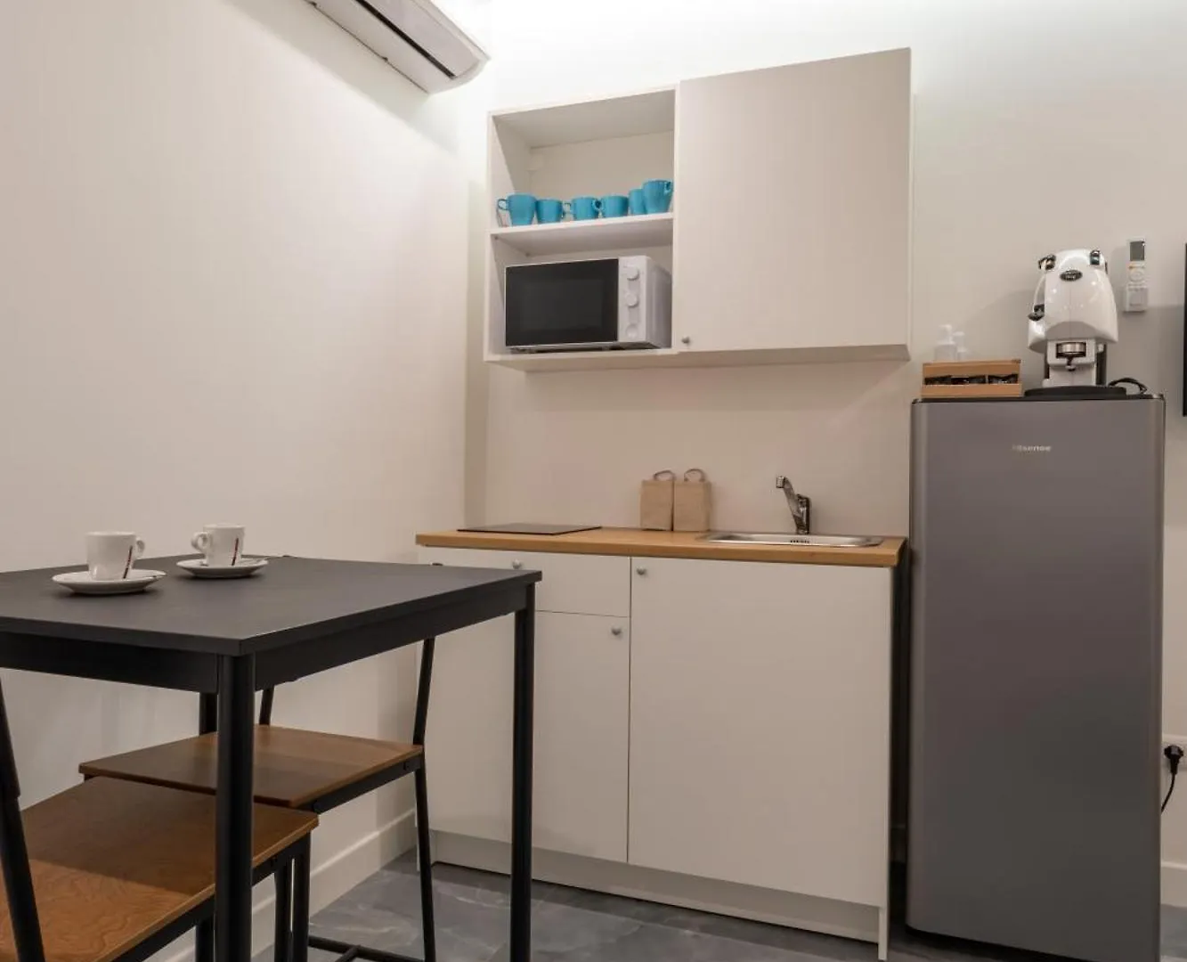 La Maison Di Tina 나폴리 0*,